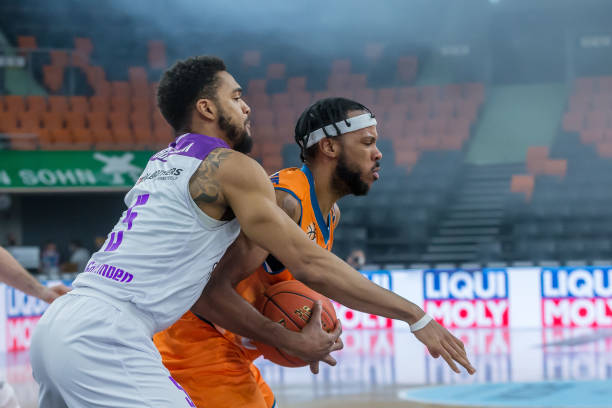 约束并引导 约束并引导