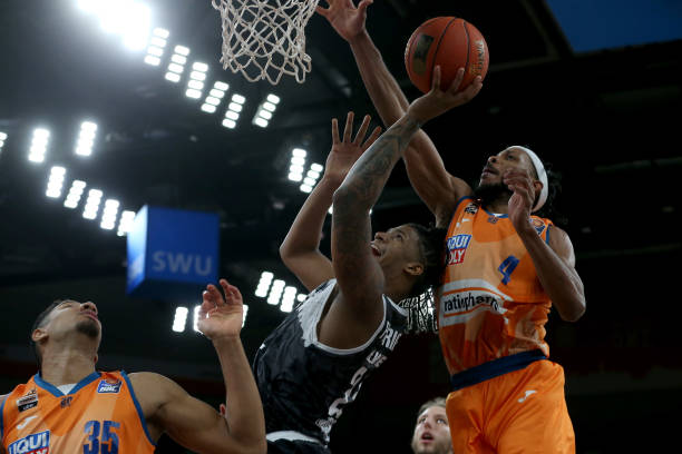 中的表现堪 中的表现堪